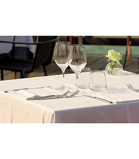 Tablecloth White 8FT Trestle 100% Poly 